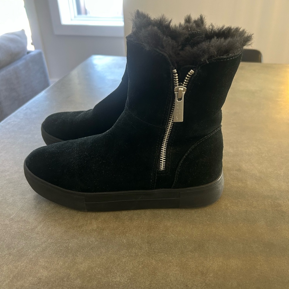 J-Slides Black Suede Fur-Lined Zip Ankle Boots size 7.